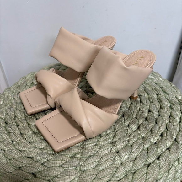 Alohas Twist Strap Mules In Ivory Vegan Leather Square Toe Heel Sandal NWOB - Picture 4 of 11